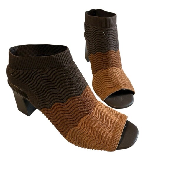 Impo Viola Stretch Brown Tan Chevron Knit Block Heels Peep Toes Sandals 11M - Picture 2 of 13